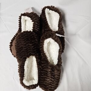 Auden Medium Cozy Brown‎ Fuzzy Slippers Bundle